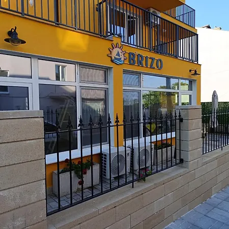 семеен Brizo Hotel *