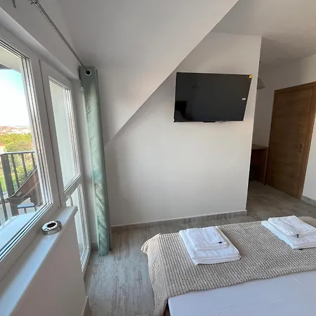 семеен Brizo Hotel *