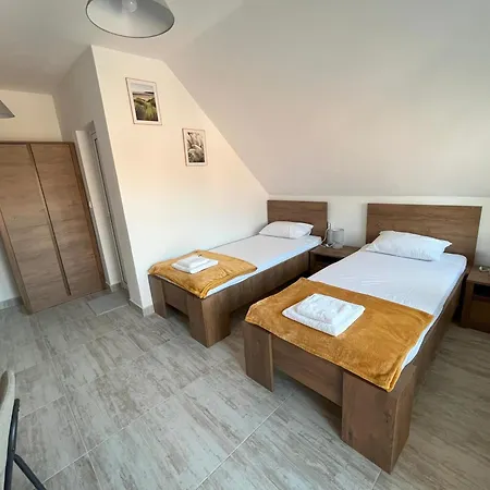 семеен Brizo Hotel *