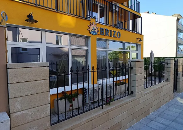 семеен Brizo Хотел *